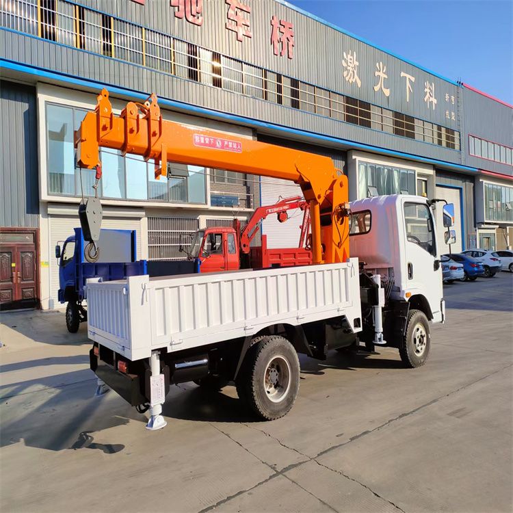 左镇区三轮随车吊定制 农用改装机自备吊中瑞长期出售